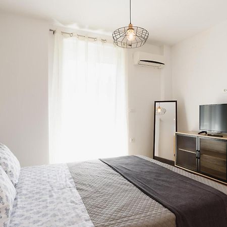 Mandraki City Center Apartments Родос Экстерьер фото